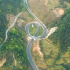 贵州山区一公路，为了降低坡度，直接设计把路绕一圈，真牛