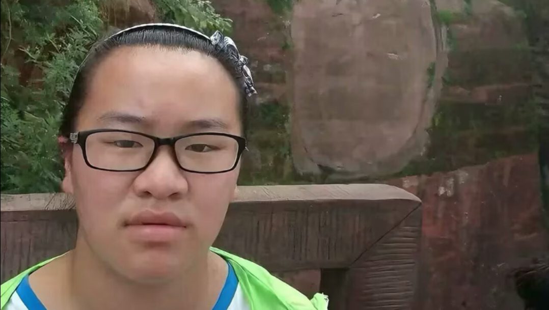 终于长成了小时候喜欢的漂亮姐姐