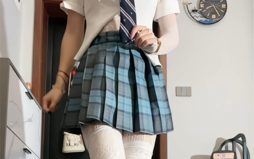White mesh cover with white polish?