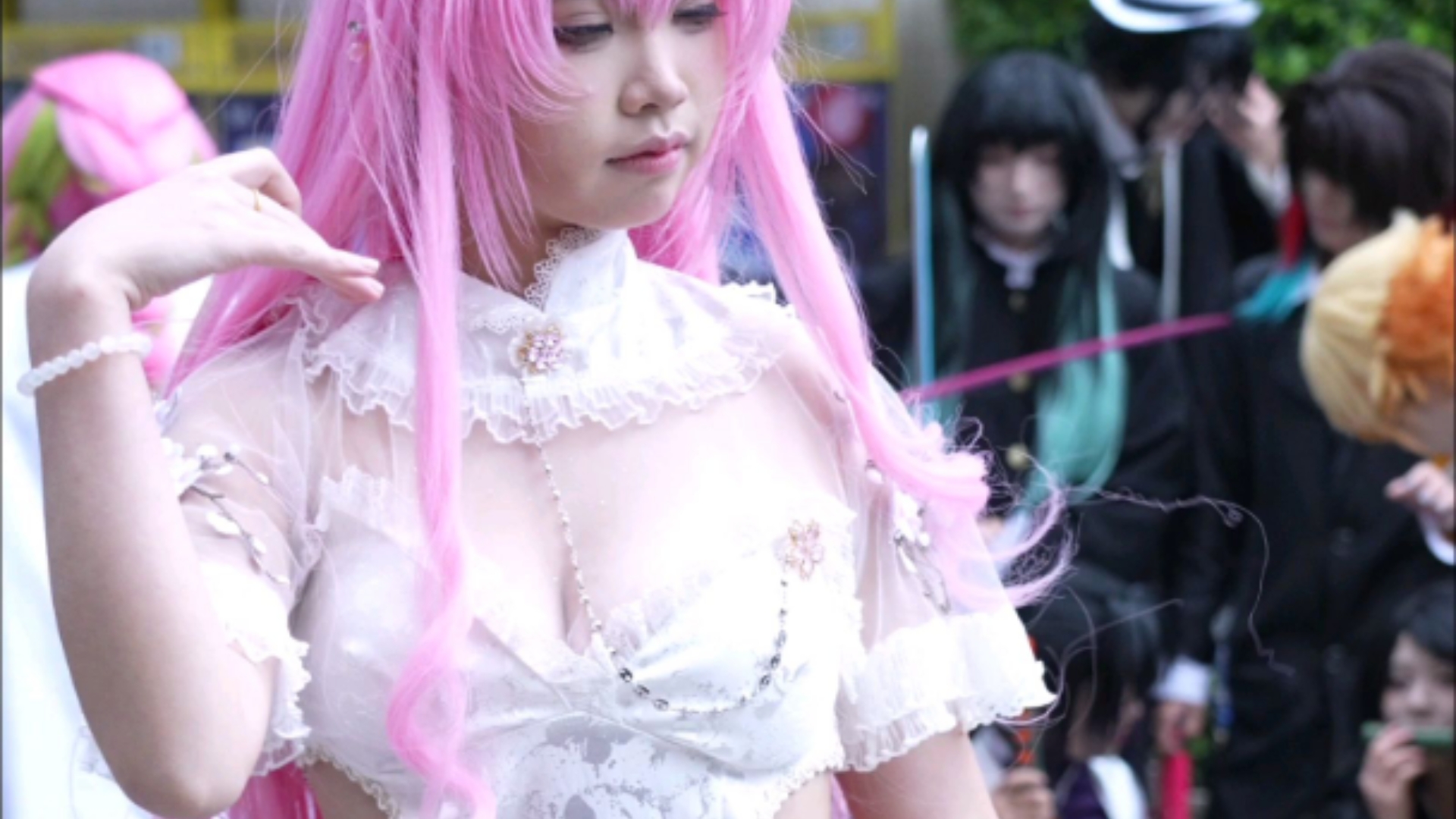 [Dorothy's Qipao Banquet in Taoyuan] - Da Lei in a white qipao with pink hair