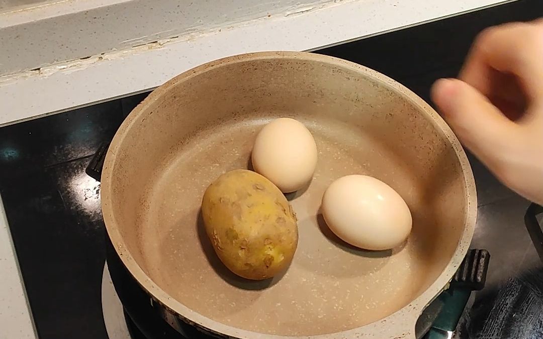 就1颗土豆+2颗鸡蛋，这日子怎么过？