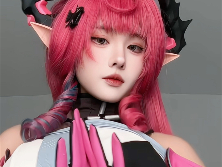 伊冯生气是冷脸萌开心是超级萌