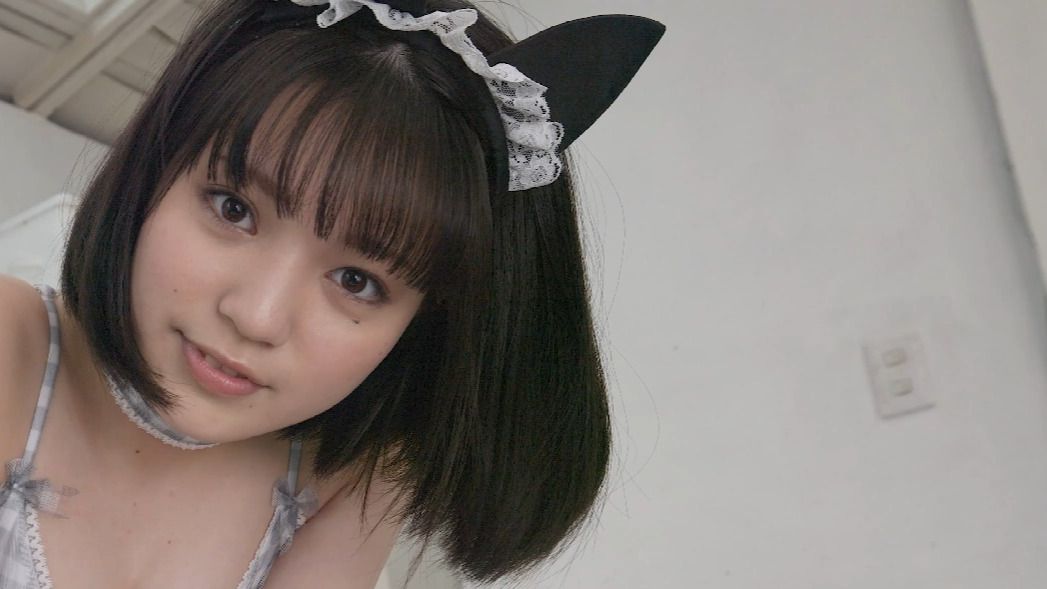 Hinako Tamaki stays with this little dog