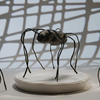 如何创作受 Louise Bourgeois 的“蜘蛛”启发的金属丝雕塑