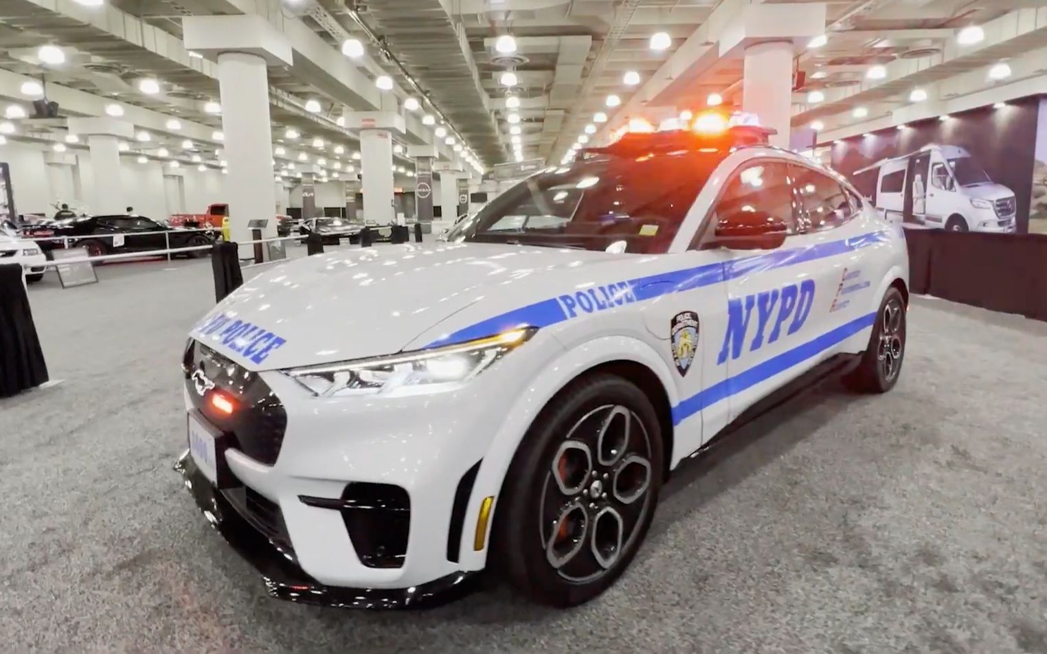 【熟肉】纽约警察局全面换装福特Mustang野马Mach-E