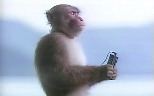 索尼经典广告，猴子听音乐的表情包竟然出自这里