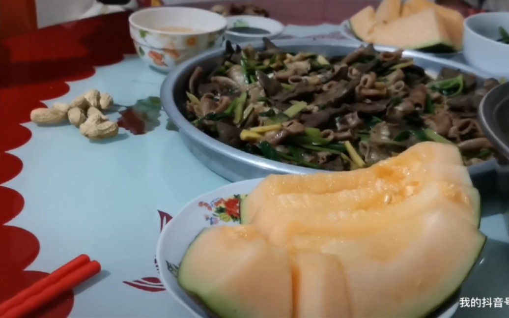 2021十月份在广西农村吃晚饭，粗茶淡饭，农村人就是这个样子