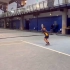 看这个小朋友的视频我学会了用身体打球！