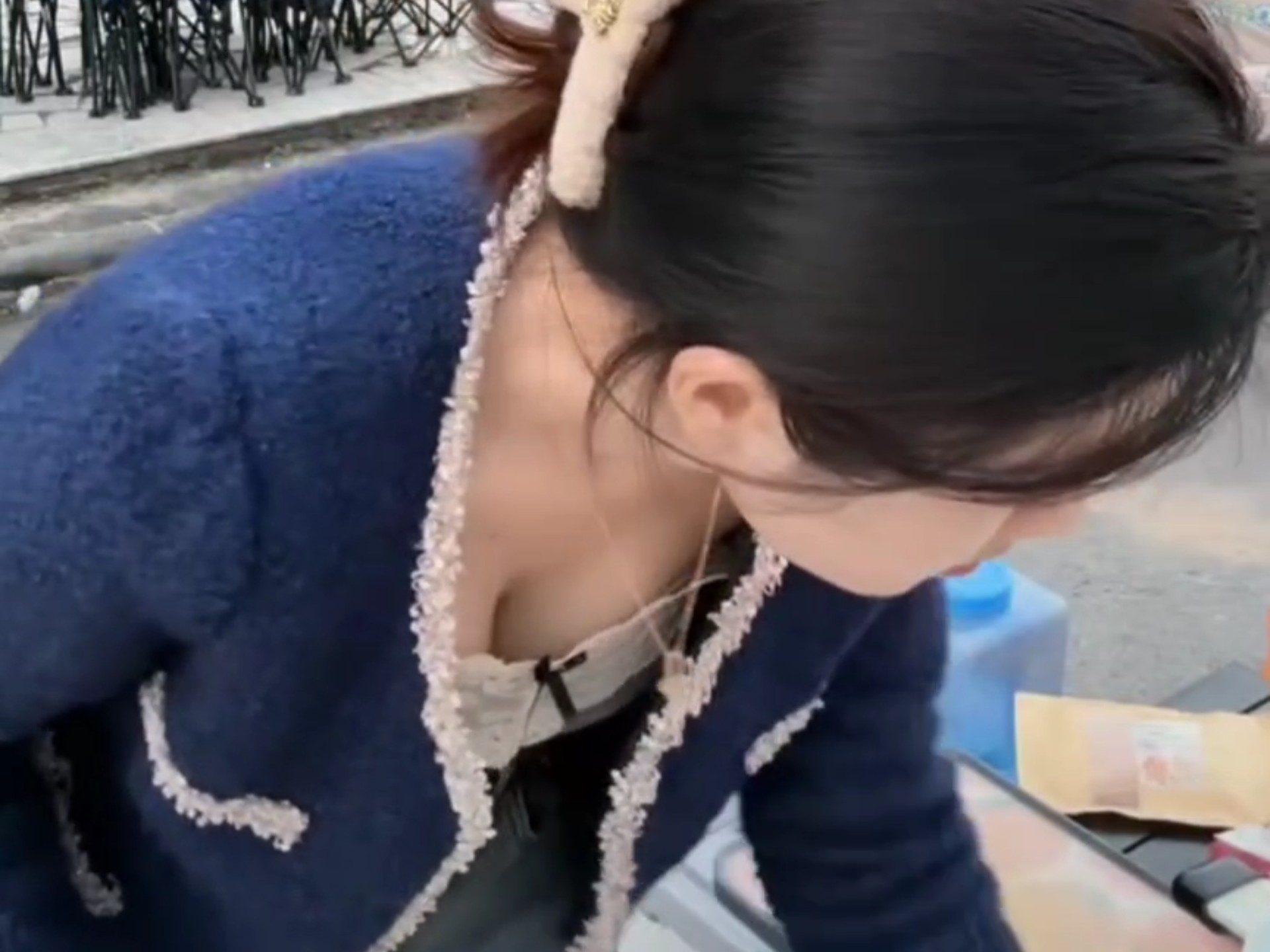 漂亮少妇路边摊