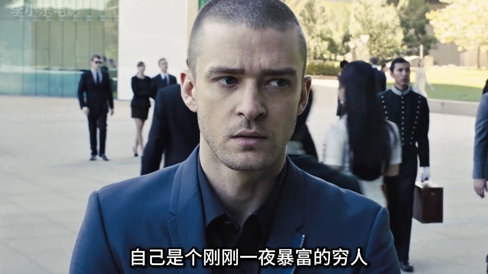 未来世界有钱人跑步是违法行为，意识到的男人慢慢放慢脚步，电影时间规划局