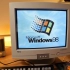 玩一个老的17寸CRT显示器，还玩Windows 98