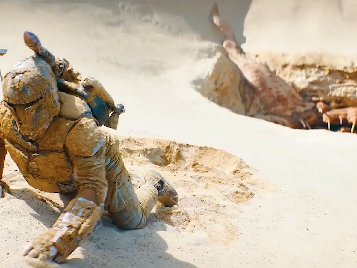 男人被一只怪兽吞进肚子，在铠甲的保护下侥幸没有被胃液消化《波巴费特之书》