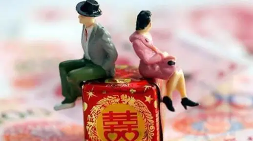 女子结婚2月流产要离婚，丈夫起诉还彩礼：判女方退还10万