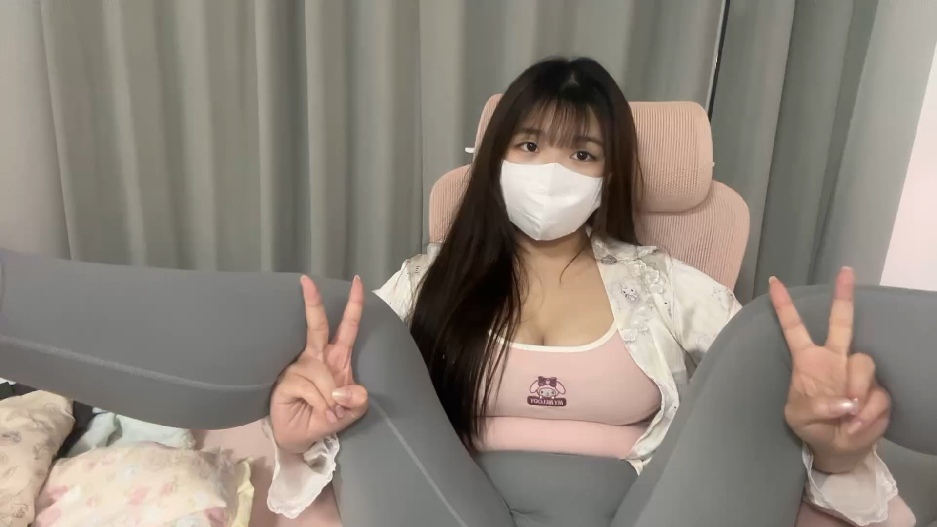 哥哥帮看看这个动作标准吗？