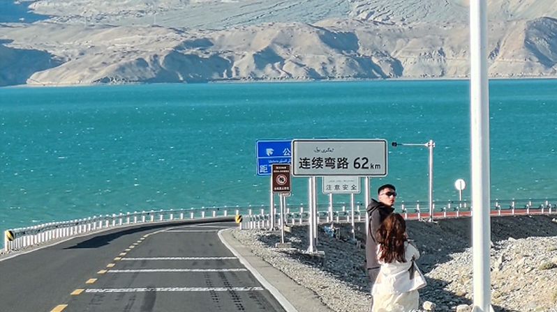 “这首bgm响起，你就该释怀了，出去走走 去找解药 去找自己”