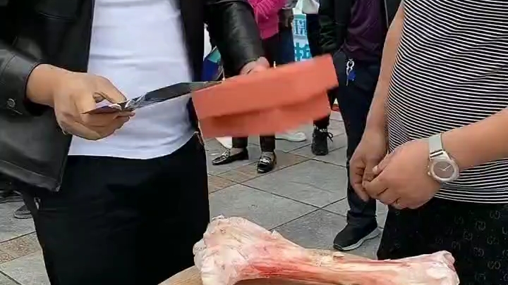 妈呀，菜刀来了