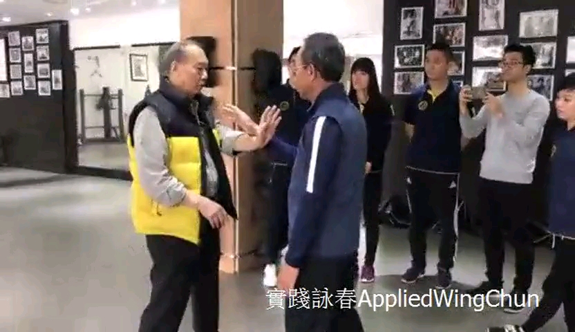 叶问弟子梁绍鸿大师与澳门咏春杜德师傅示范单黐手