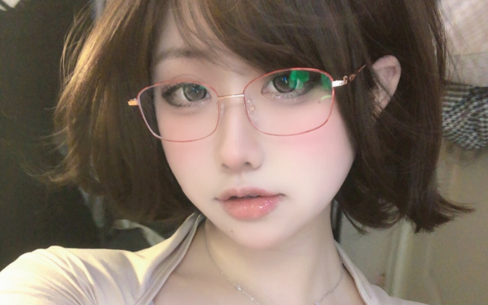 Who the hell says short hair doesn't look good?