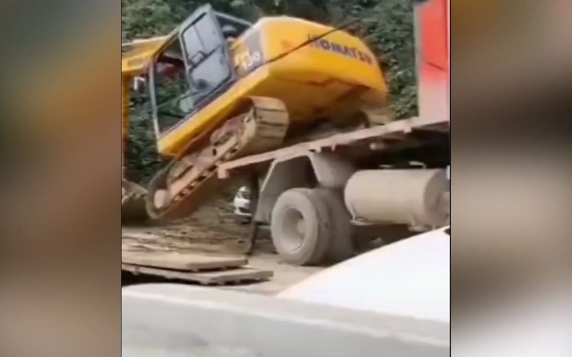 挖掘机上下车事故