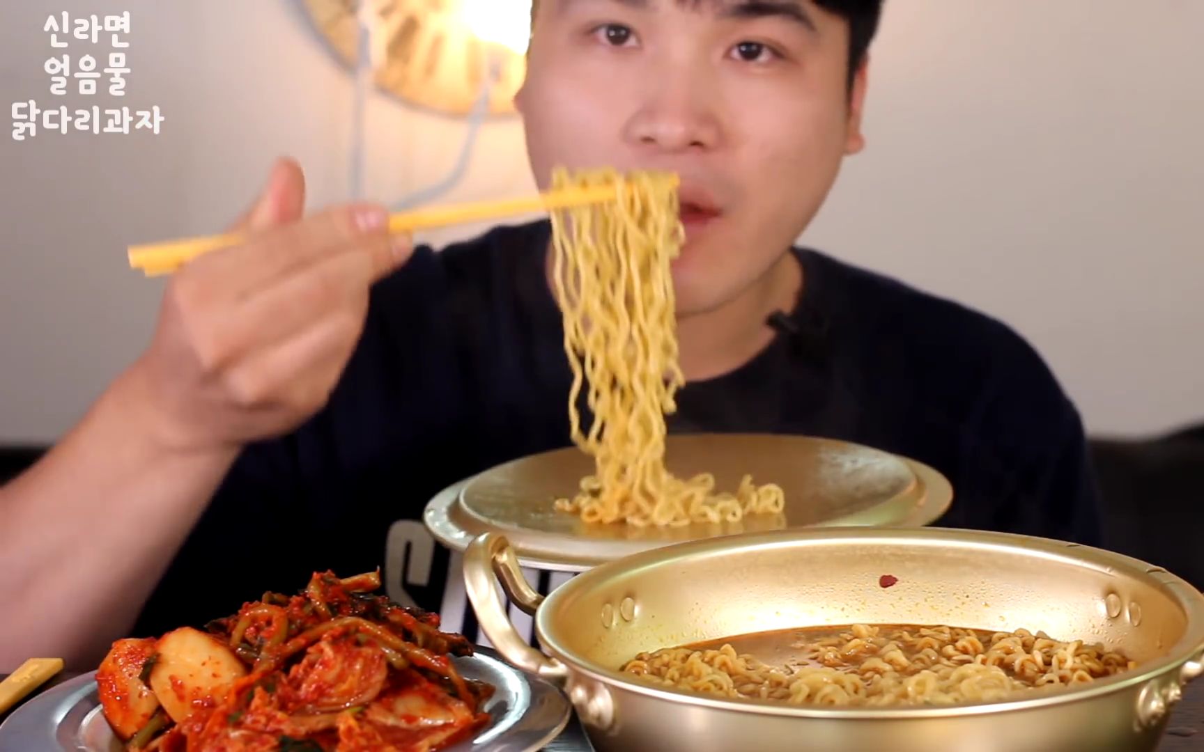 韩国吃播ddeonggaerealsound咀嚼音辛拉面鸡腿零食e11161019