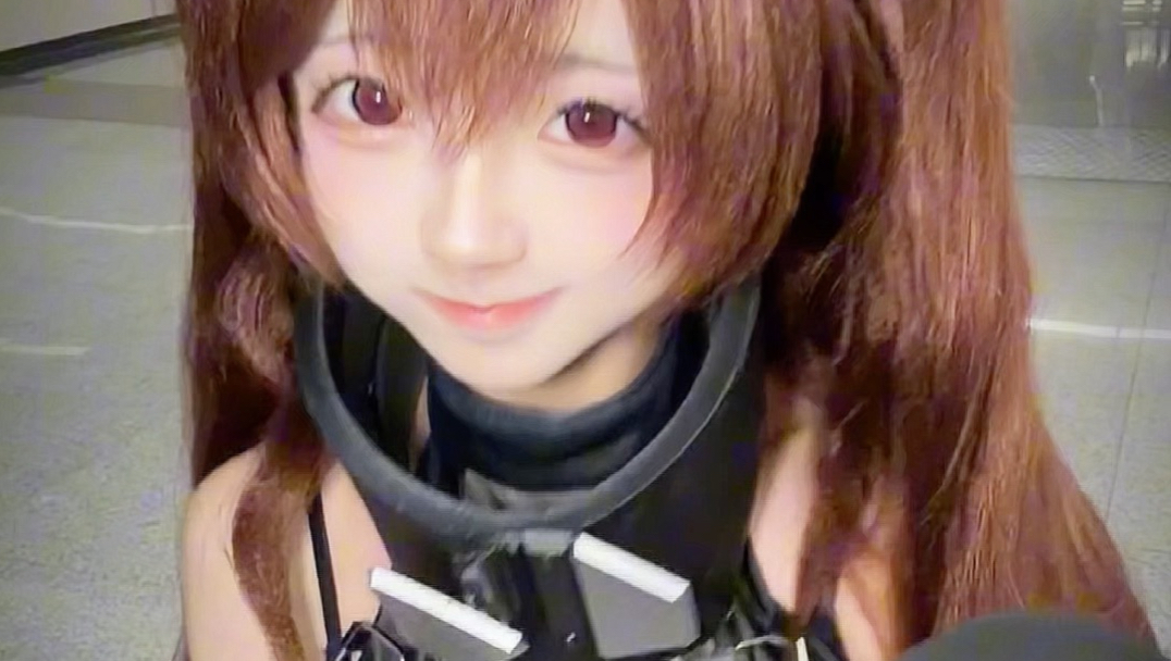 - 谁又惹她高兴了…？！