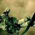 美军坐直升机，为什么总把腿伸外面？1分45秒视频，看完就明白了