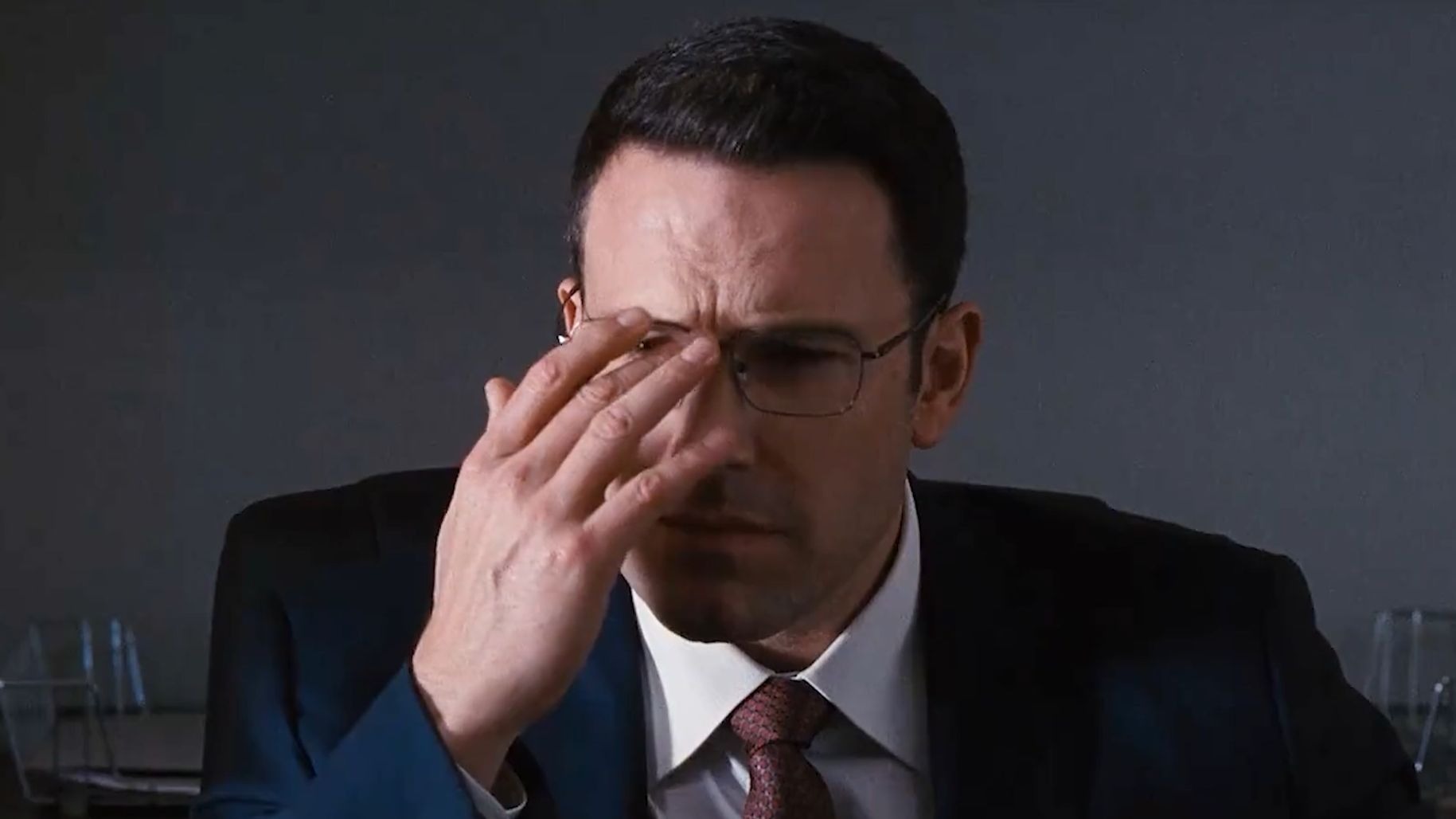 比枪更危险的是他的大脑！高分悬疑犯罪电影《会计刺客》