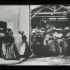 经过AI处理4K高清化后的世界上第一部电影-1895年《工厂的大门》