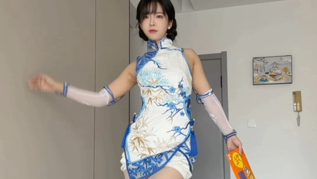 疑似跳舞跳不好气疯了，高跟跟一字马都没崴脚，在这地方崴了