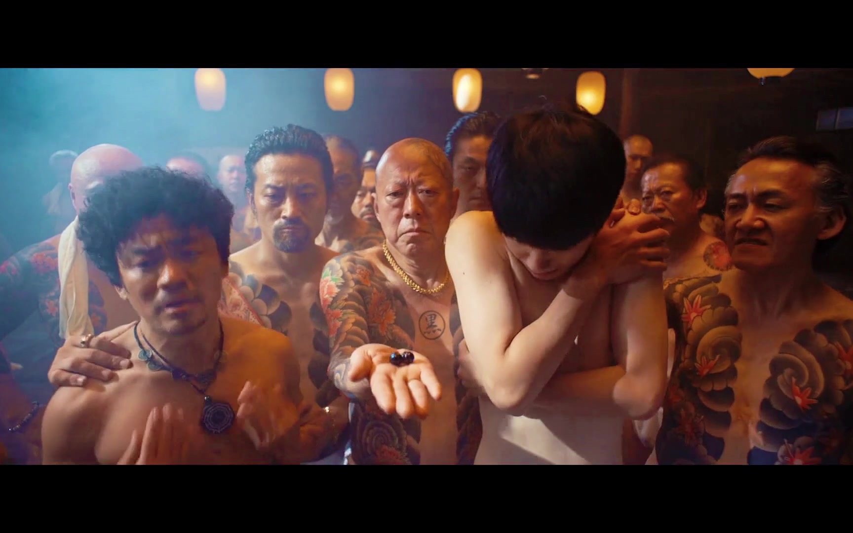 唐探3 小伙刚进入浴场看到一群纹身大叔便开口群嘲，结果对方老大听的懂中文