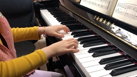 最简单的钢琴曲子教程 85f14ddb2491d5b668a743fca7d4c3b1d976065c.jpg@280w_158h_1c_100q.jpg