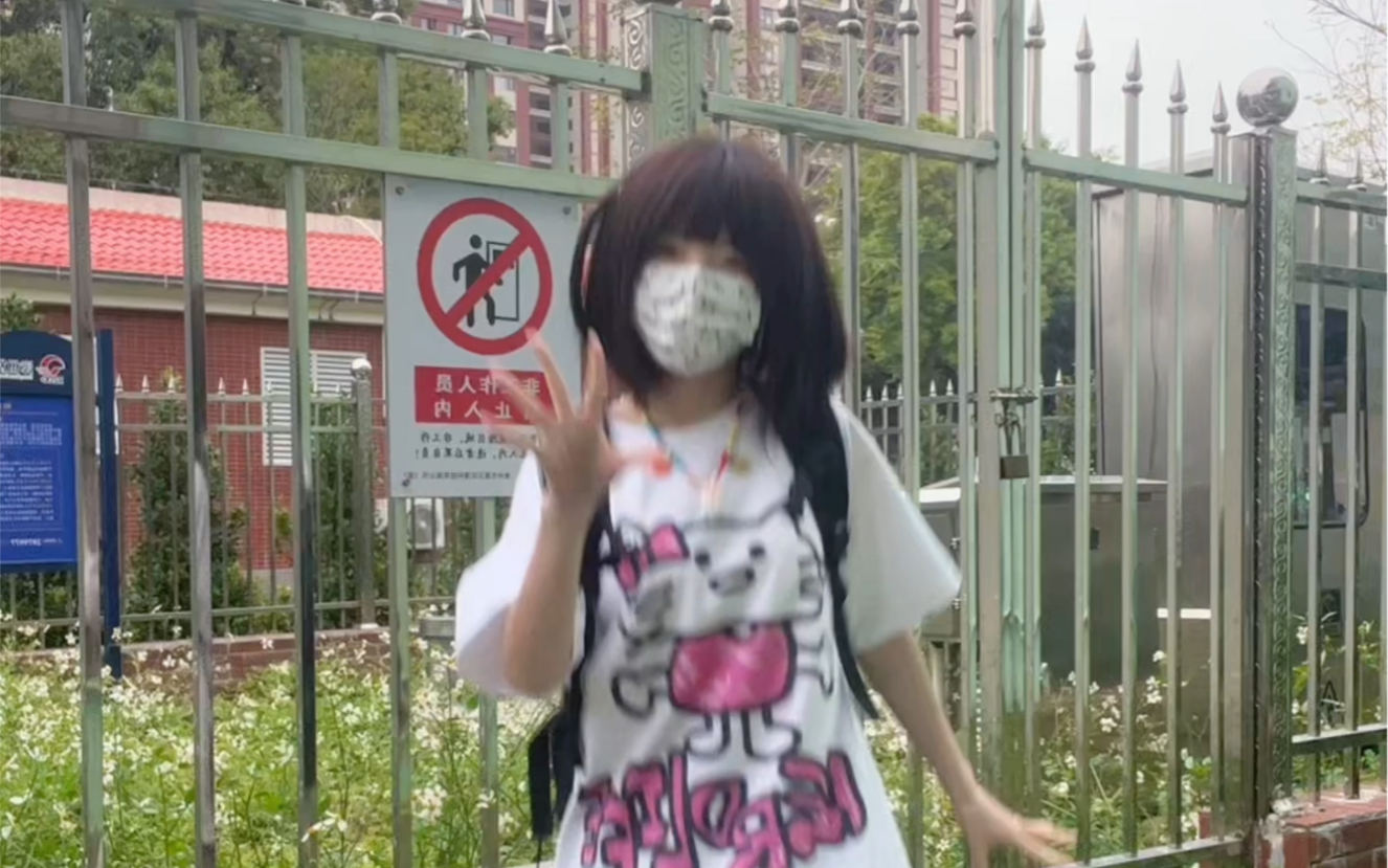 The weather is bad and it keeps raining T^T