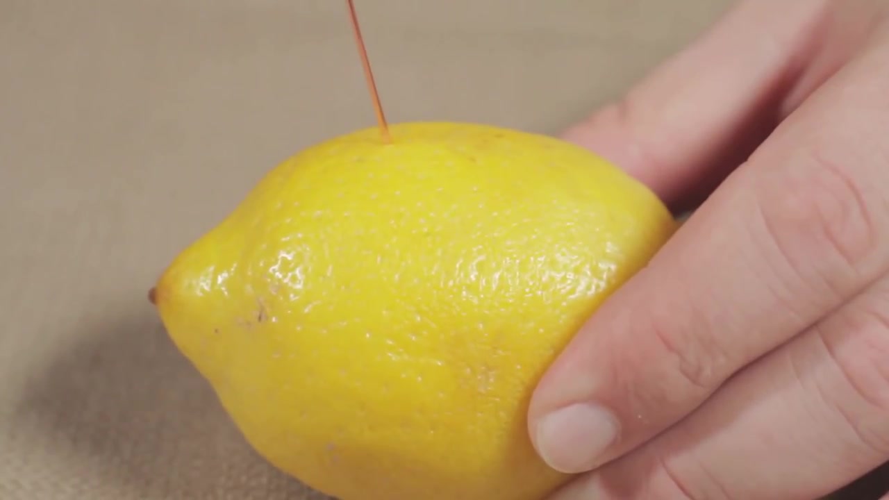 【课本补充实验】水果电池  这颗其貌不扬的柠檬会让你把所有的硬币都投给他