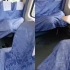 女子坐火车车位无人坐，硬座全“长腿”：空调太足人钻座套里去了
