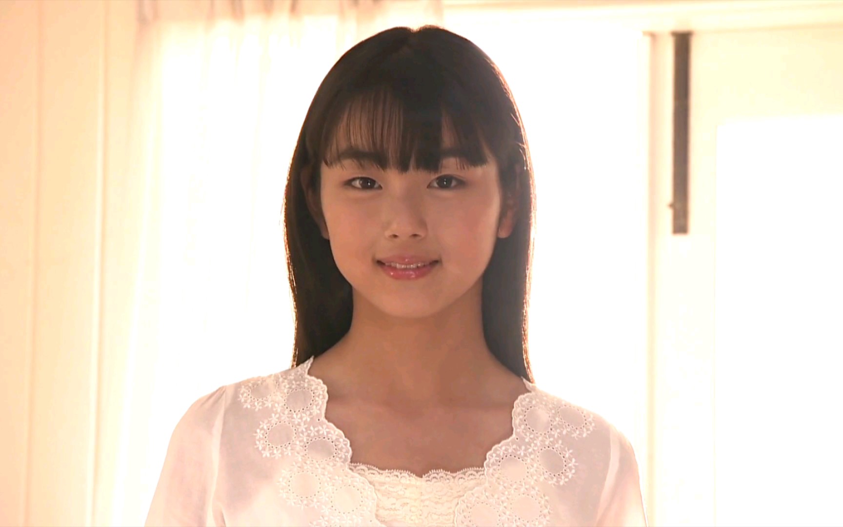 今泉 白色连衣裙