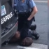 全程！黑人男子遭白人警察当街虐杀一遍遍呼喊“妈妈” 路人恳求警察检查其脉搏被无视