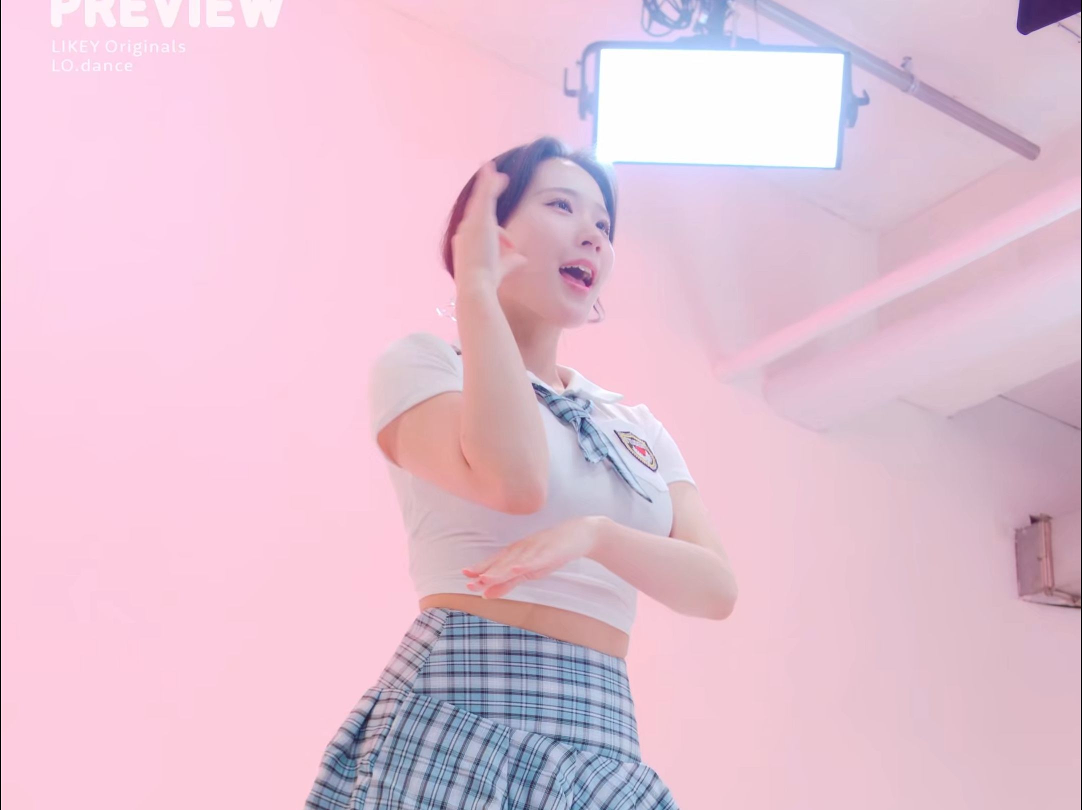 Jung In, Talk that Talk, student uniforms, side view