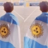 我好像看见了天使！世界杯最美画面之一吧？梅西大儿子蒂亚戈身披蓝白旗帜 最热忱的爱