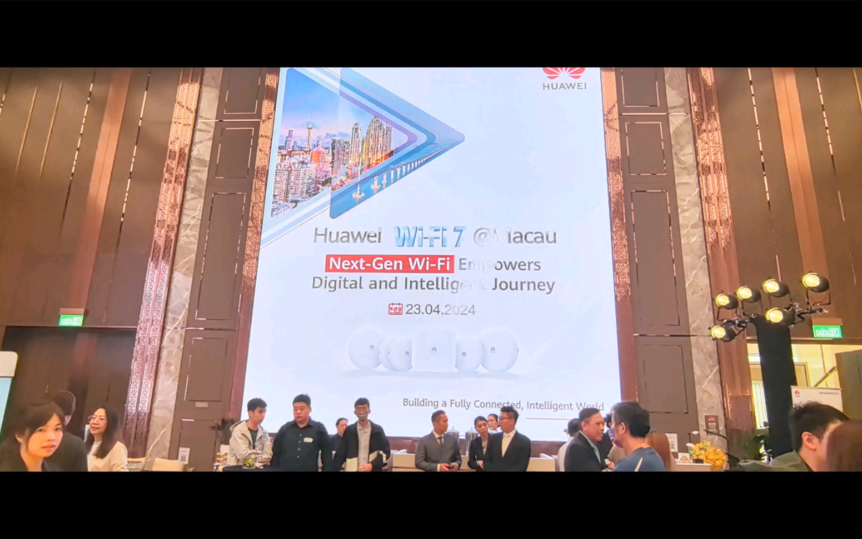 Huawei 華為WIFI 7全球發佈會選在澳門, Mate 60 Pro拍片支持一下，澳門賭場酒店演場會多WIFI 7大有用