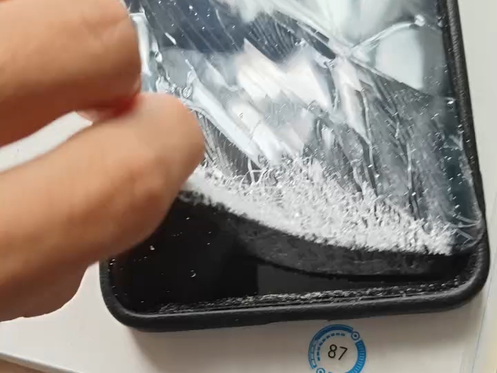 手机被砸了，但是…