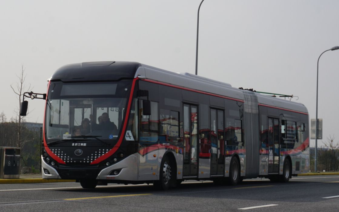上海公交71路中运量宇通zk5180az5a集电杆升杆