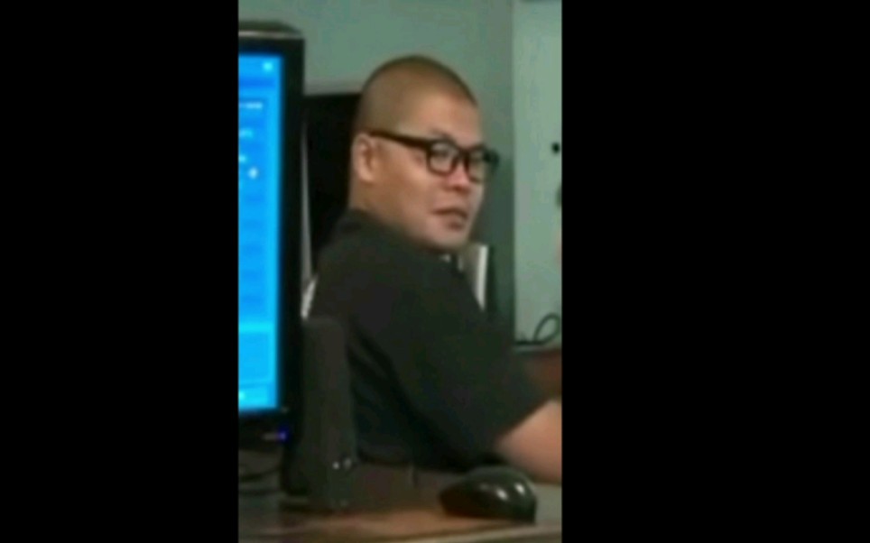 杰哥一扭头心里一抖擞再三叮嘱阿伟