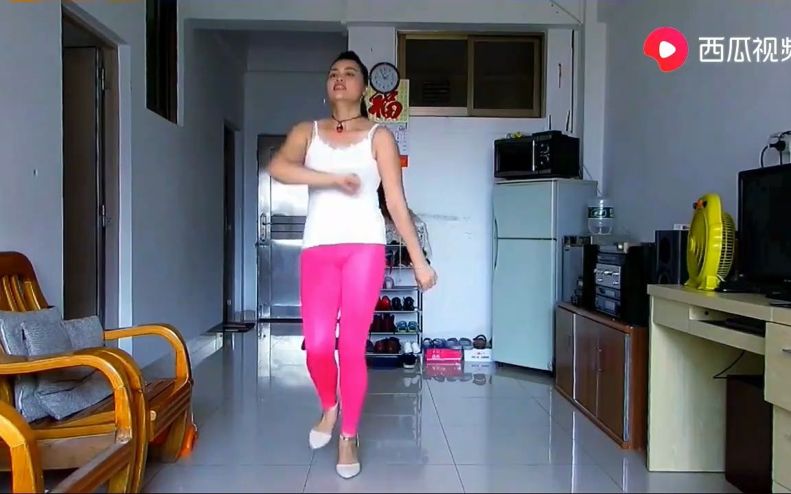 美女广场舞=嫁个好老公