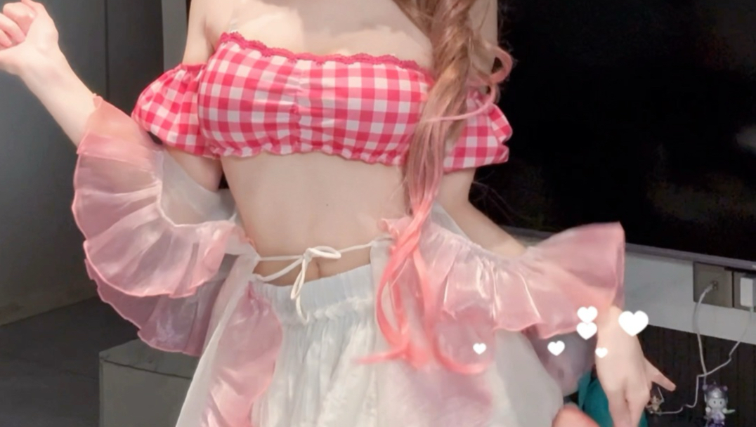 冬天拍泳装吗？哈基奈你这家伙…