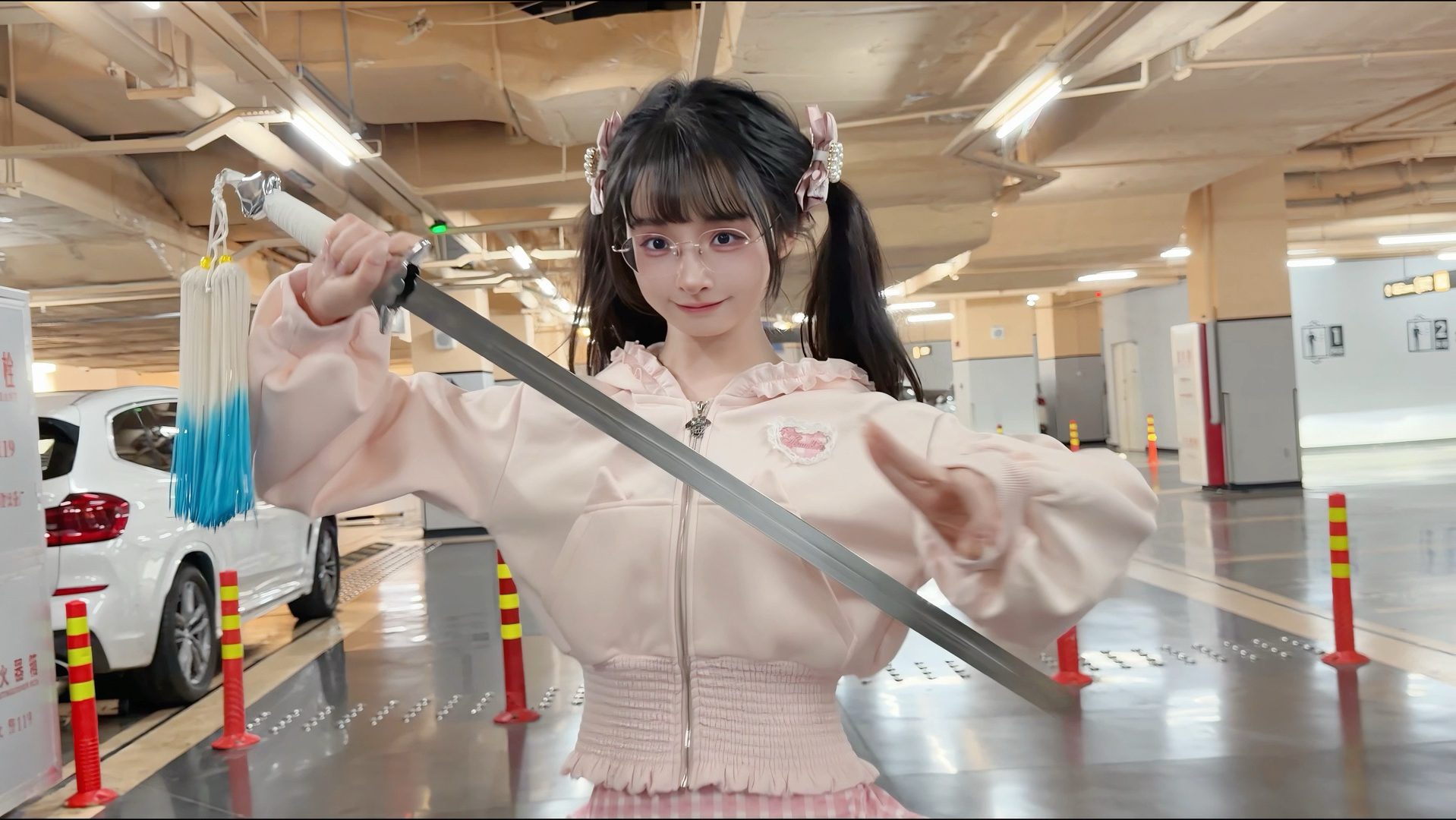 “穿的越粉，打人越狠”