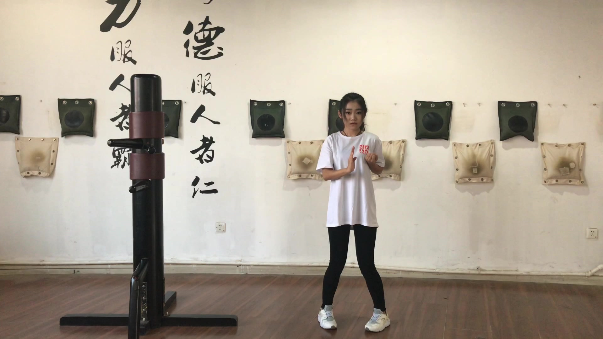 光远咏春拳学员演示小念头视频