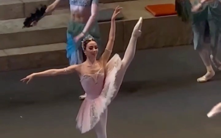 【芭蕾】莫大新晋首席Kokoreva的控制型意大利转+挥鞭转