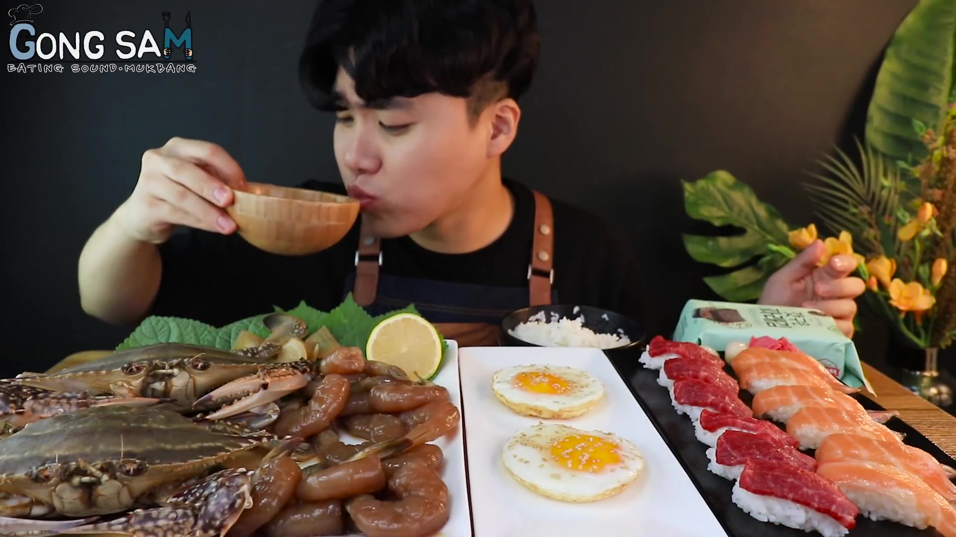 【GONGSAM】吃播 大螃蟹，虾章，刺身寿司，鲑鱼寿司，米饭，海藻_哔哩哔哩_bilibili