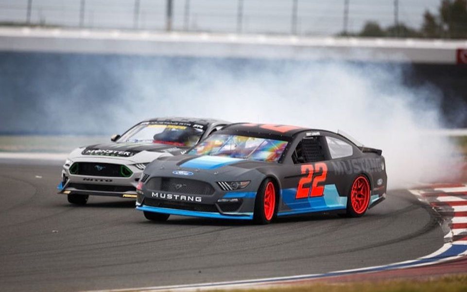 当全新福特mustang纳斯卡赛车变身逮虾户战车 ford performance