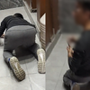 贵州女厕所惊现男子趴地偷拍，女子留证并大声喝止：已被警方锁定
